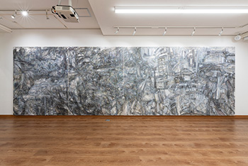 《Landscapes》2024年　油彩、アクリル、パステル、色鉛筆、キャンバス　撮影：Haruka Oka